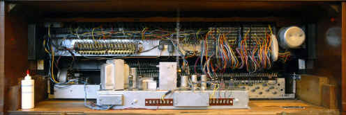 DJB-Hammond-B-3_inside.jpg (242743 bytes)