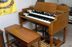 DJB-Hammond_B3.jpg (253206 bytes)